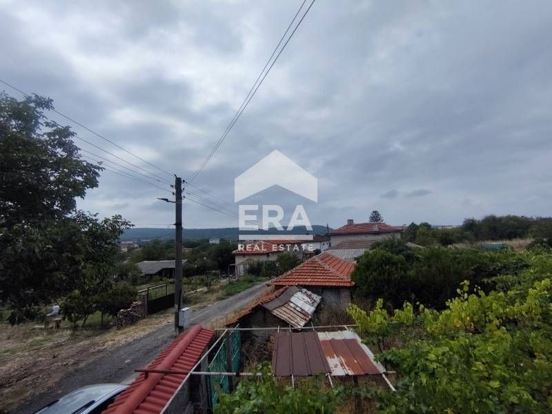 Прекрасна двуетажна къща в село Клокотница