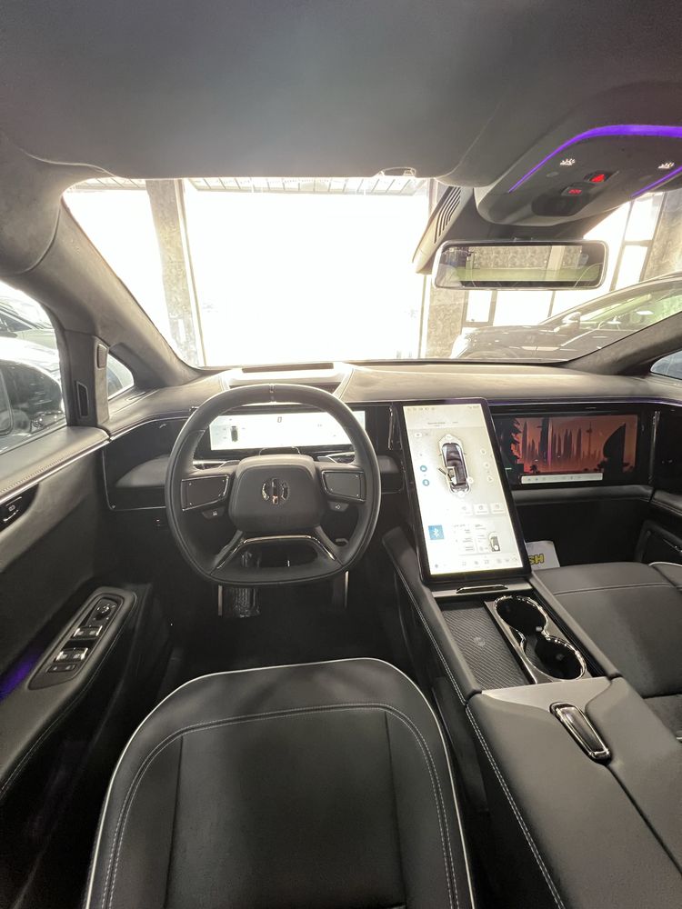 Hiphi model X full pazitsiya srochna sotiladi