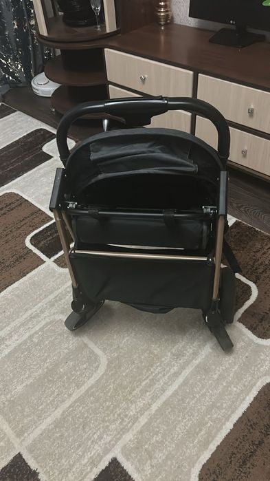 Коляска прогулочная