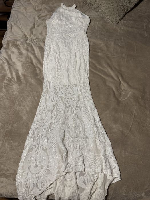 Официална бяла рокля в отлично състояние