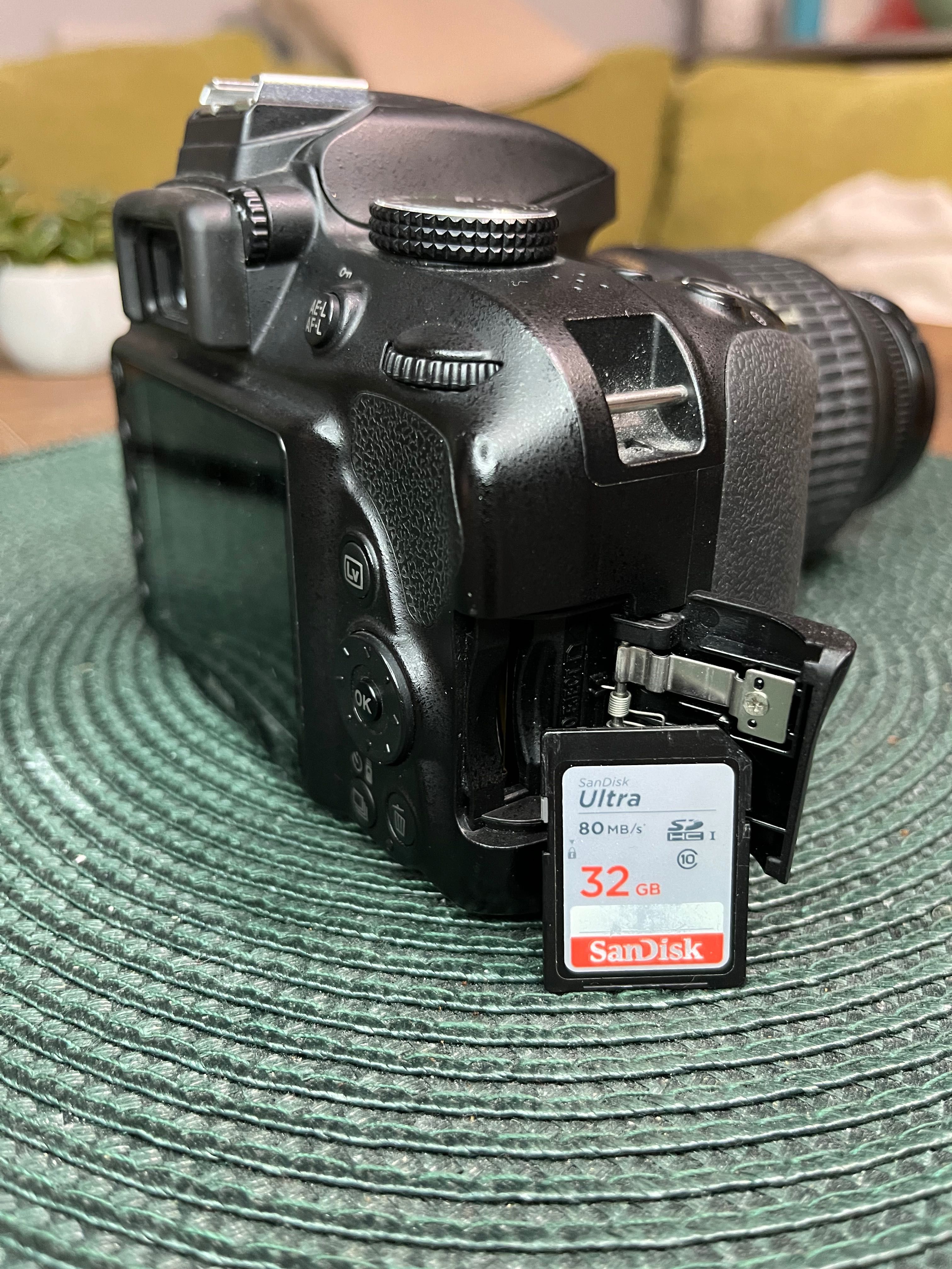 Nikon D3300 Фотоапарат обектив 18-55mm, чанта, 2 батерии и карта 32GB