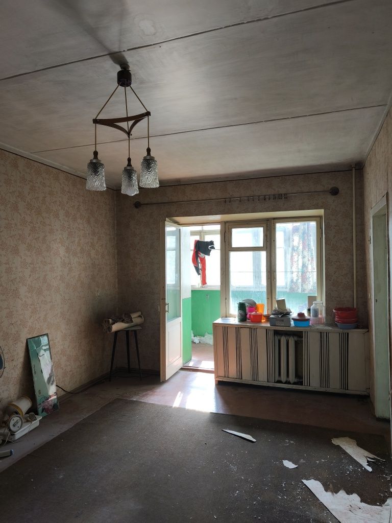 Продажа! Срочно! Ул.Бобура напротив фонтана  3/2/5/-62 кв.м+ балкон