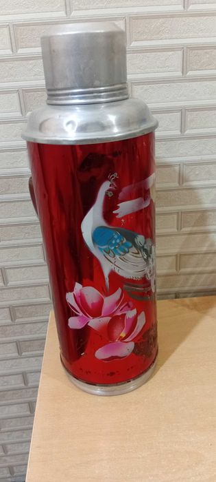 Продам  термос  большой , и термокружку