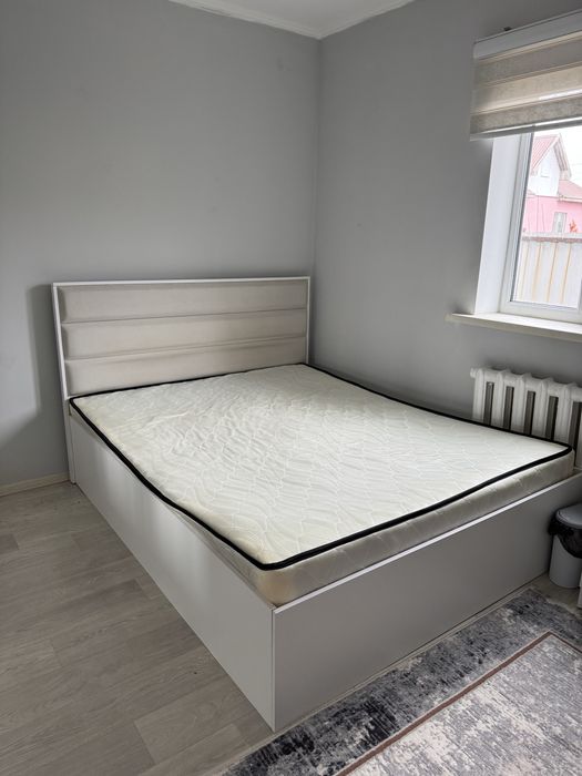 Кровать спальная