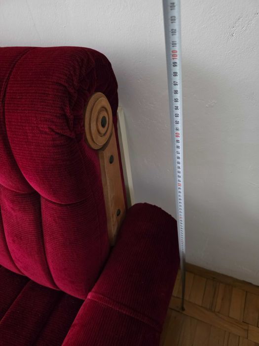 Диван триместен - запазен, здрав и удобен