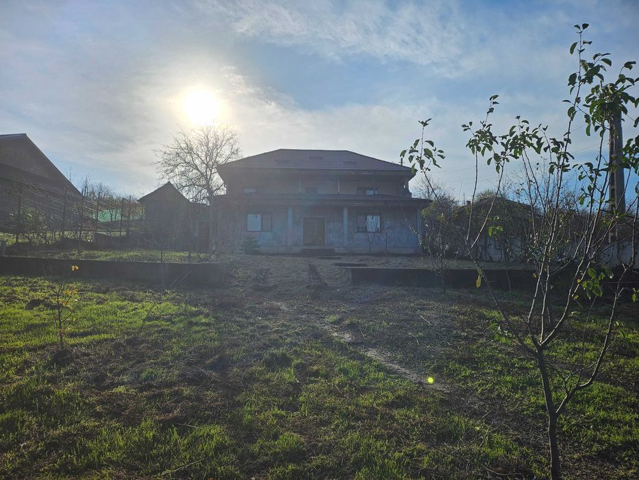 Casã la roșu în fârțãneşti!