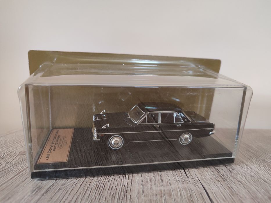 Nissan Gloria Super Deluxe (PA30) 1967 Model Macheta Auto 1/43