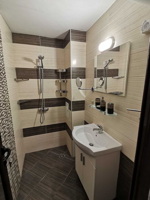 Дава се под наем Тристаен апартамент в Бургас, Братя Миладинови - 74 кв.м за 561 € - Снимка #4