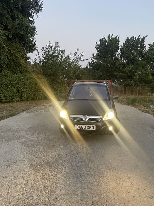 Vand opel zafira volan partea dreapta