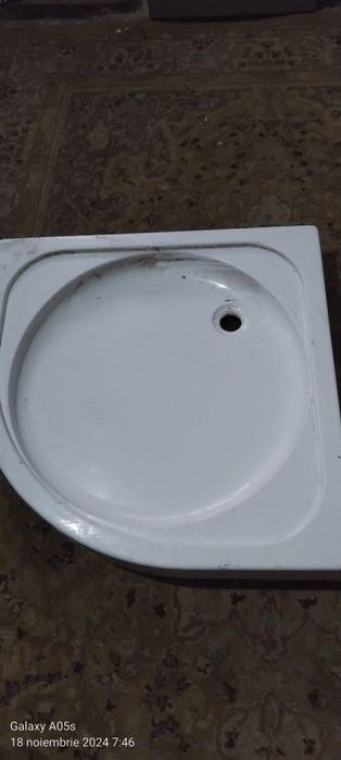 Vand cada dus semirotunda