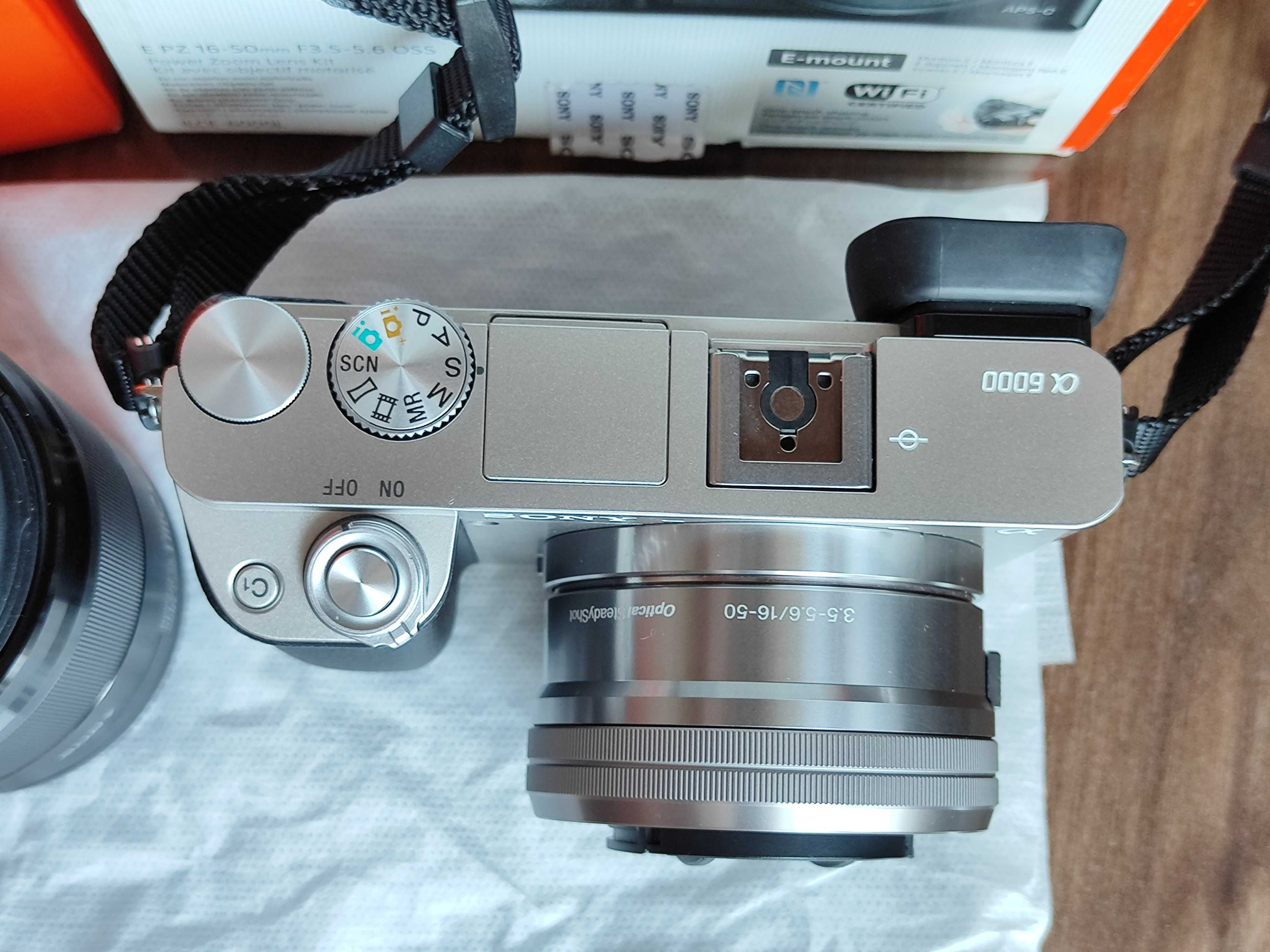 Продаю Sony Alpha A6000 Kit 16-50mm + объектив 50mm f/1.8 OSS + сумка