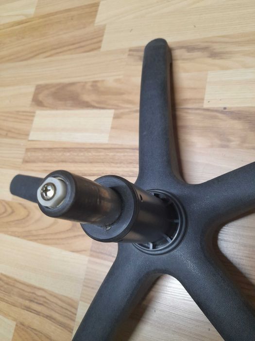 Baza pentru scaun directorial, plastic, 60 cm, neagra, piston inclus