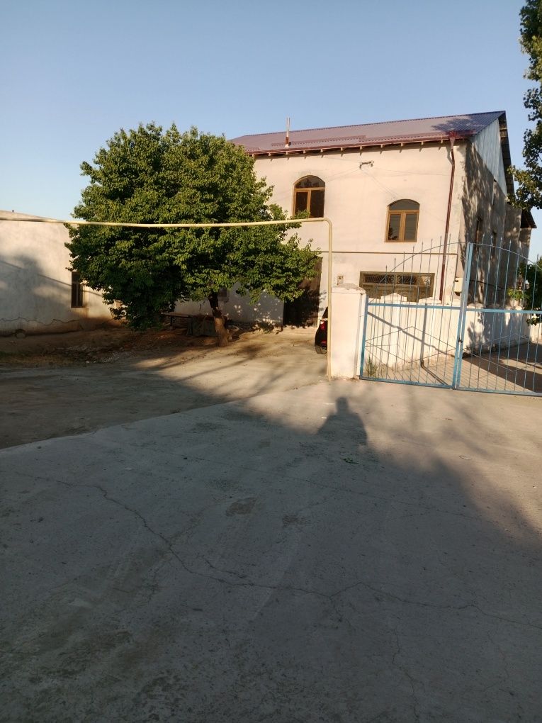 Urganch tumanida 600 metr kvadrat 2 qavatli hovli zudlik bn sotiladi