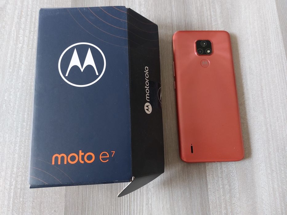Моторола Е7  2+32 GB