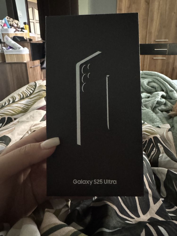 Продавам samsung galaxy s25 ultra