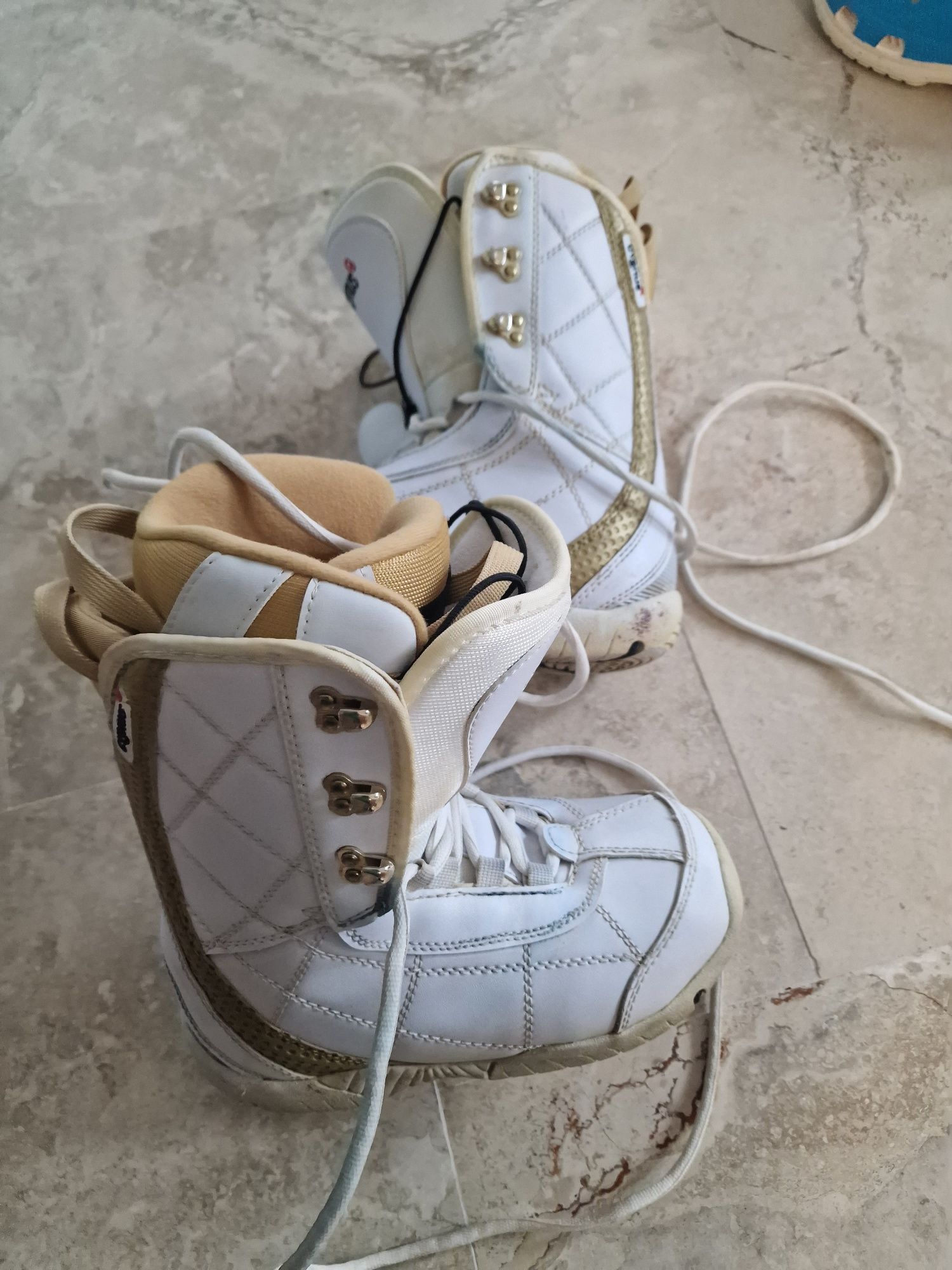 Boots snowboard Cygnus 36