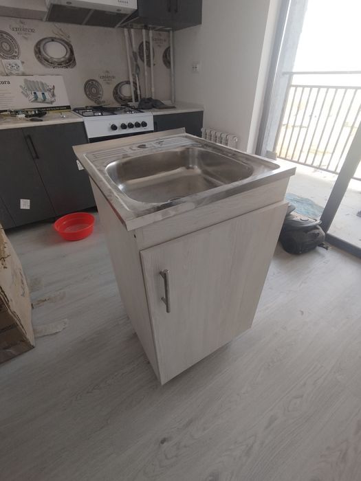 Раковина с тумбой