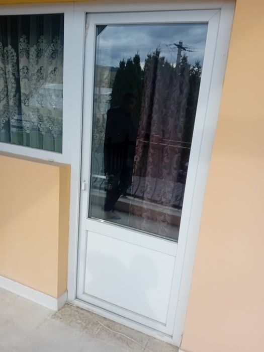 Vând geamuri și uși din termopan de balcon