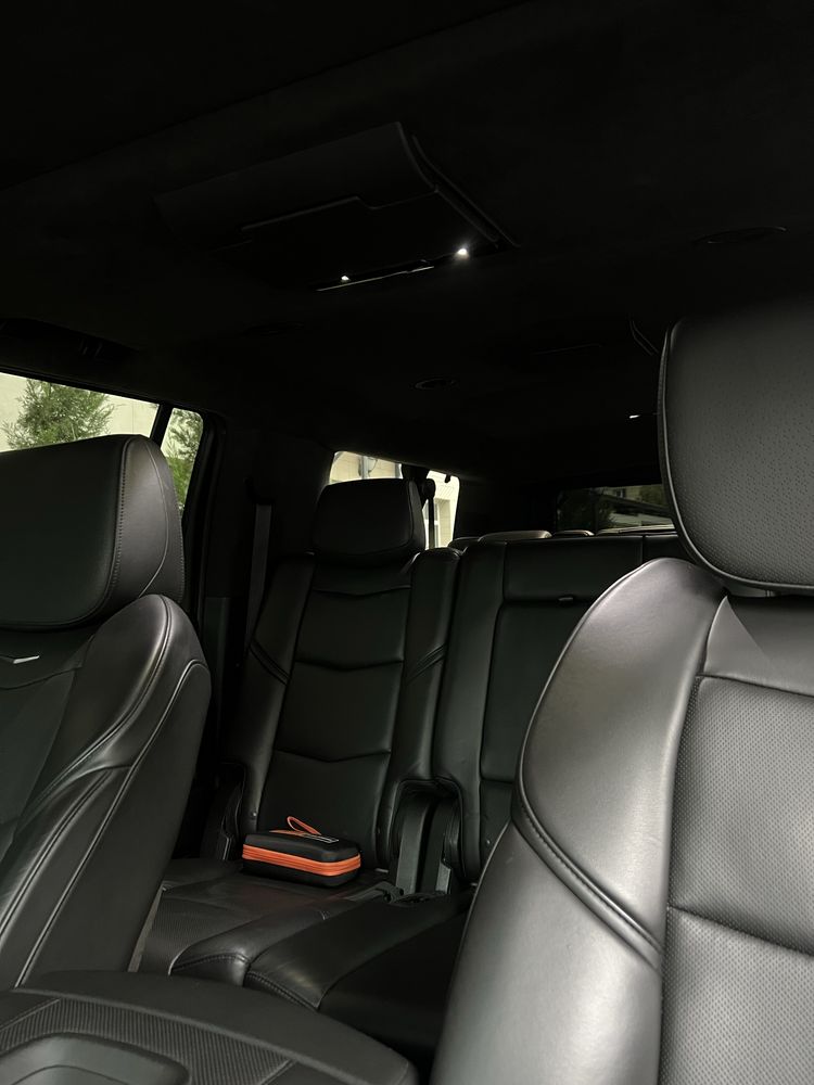 Cadillac Escalade Platinum ESV.