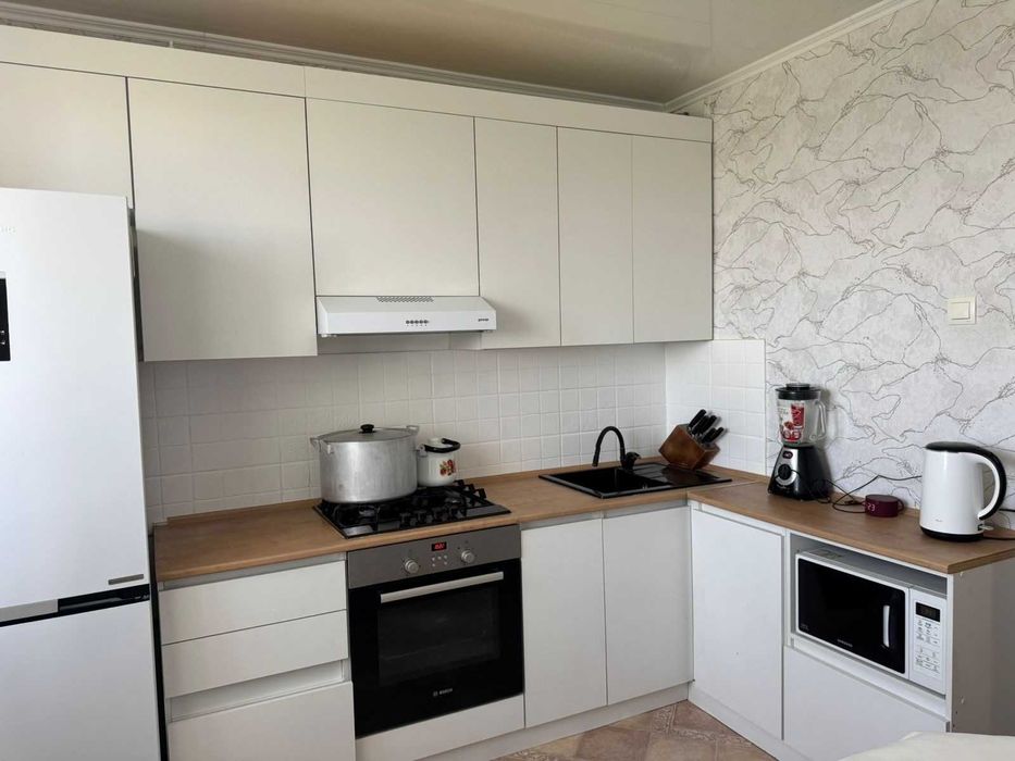 В пррдаже 2х ком квартира в 7мкр на 8 этаже