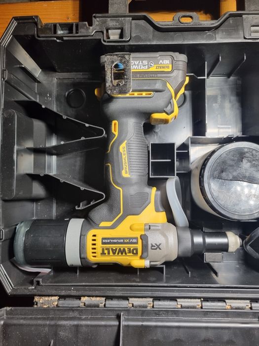 Pistol pop nituri dewalt dcf414 set cu 2 baterii tstak incarcator