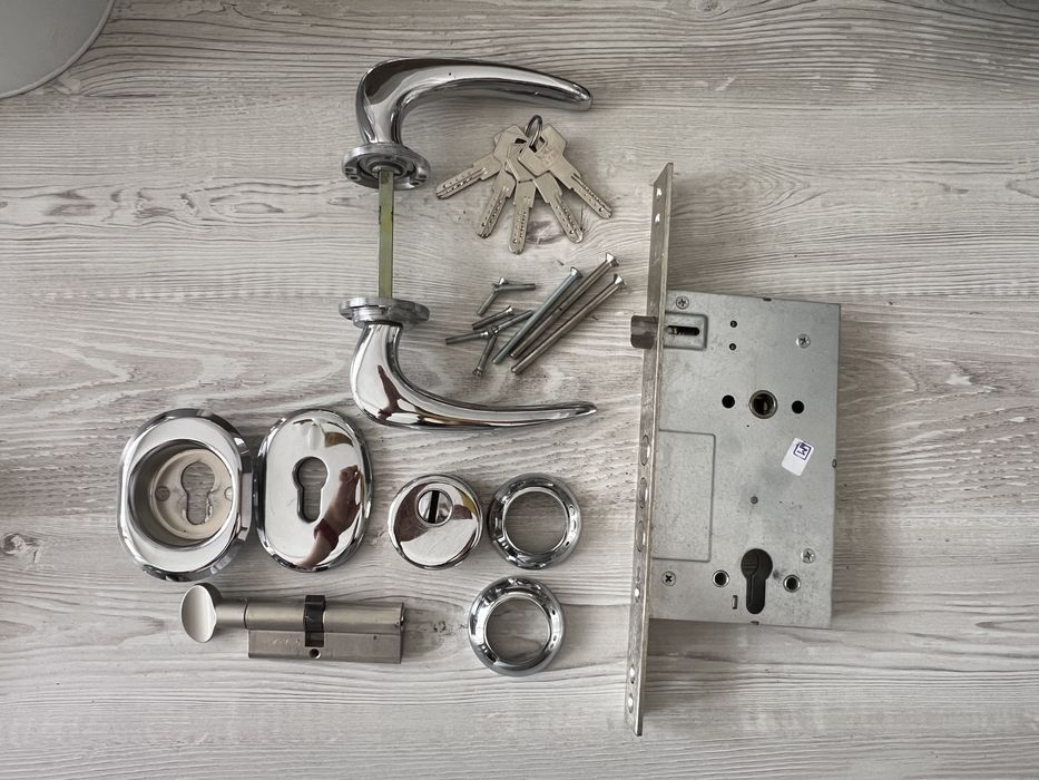 Замок для входной двери, полный комплект