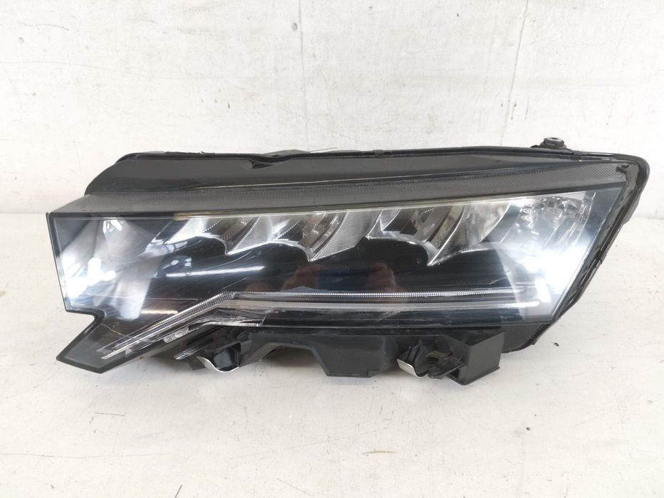 Ляв фар Full Led Шкода Октавия 4 Фейслифт Оригинален Авариран Skoda Oc