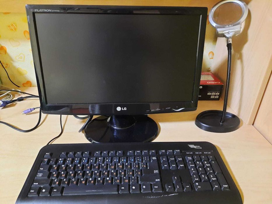 Продам монитор диагональ 48см + клавиатура