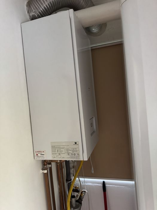 Inchiriez apartament 2 camere decomandat cu centrala ! Perioada lunga