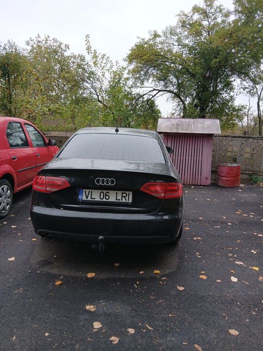 Vând Audi A4  ,B8 negru