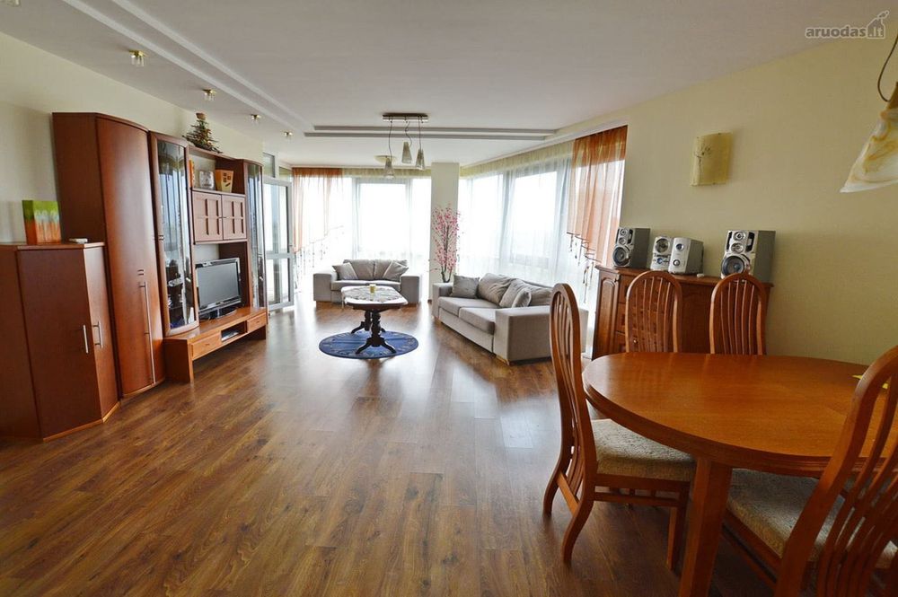 Двустаен апартамент в кв. Банишора