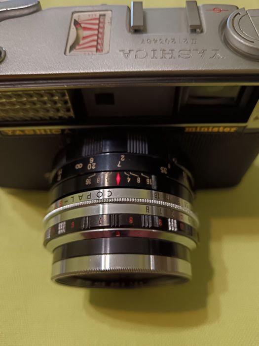 Стар фотоапарат. Yashica
