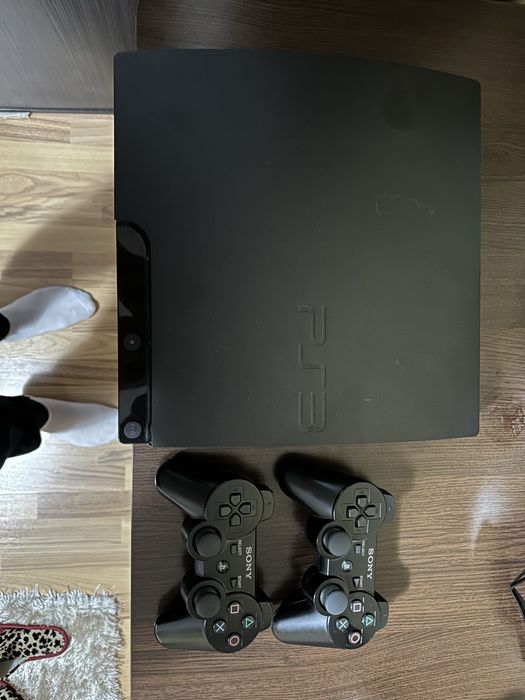 Play station 3 modat+ 2 controllere psmove