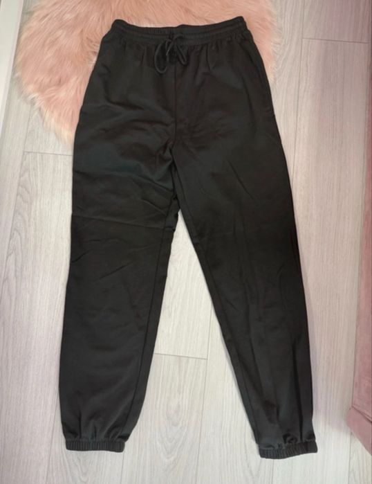 Pantaloni de trening