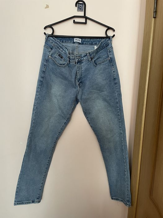 Продам мужские джинсы