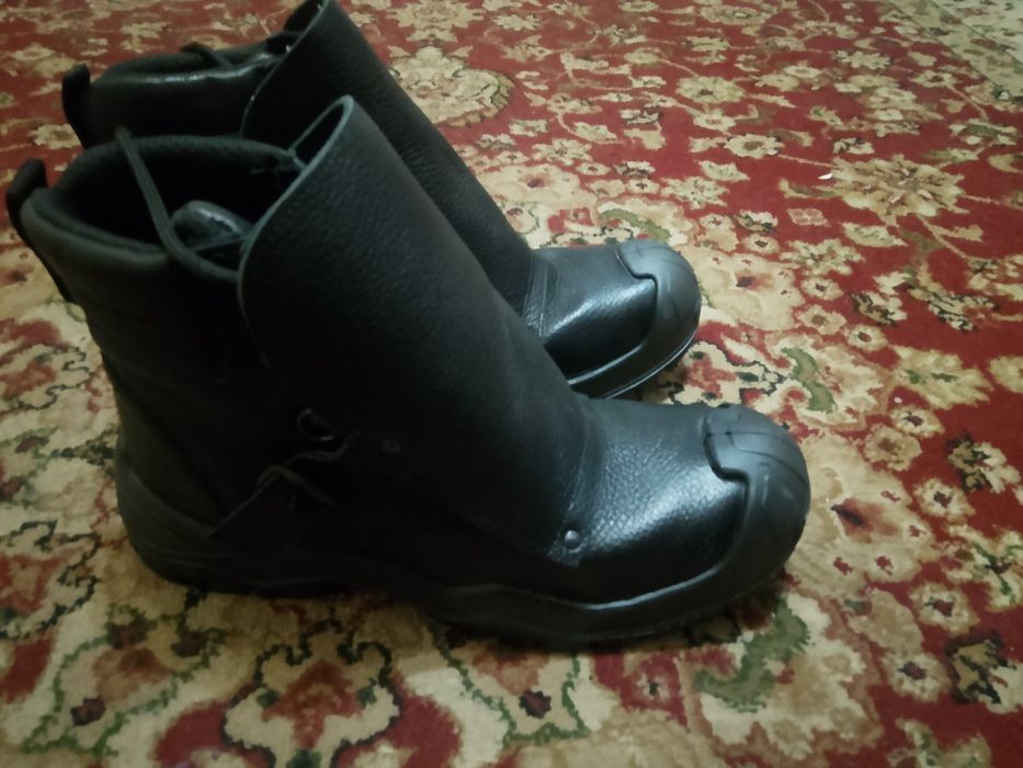 Спец одежда Продам ботинки размер 43