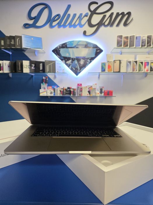 MacBook Air / Starlight / M3 / 16/256GB / 15" / DeluxGSM