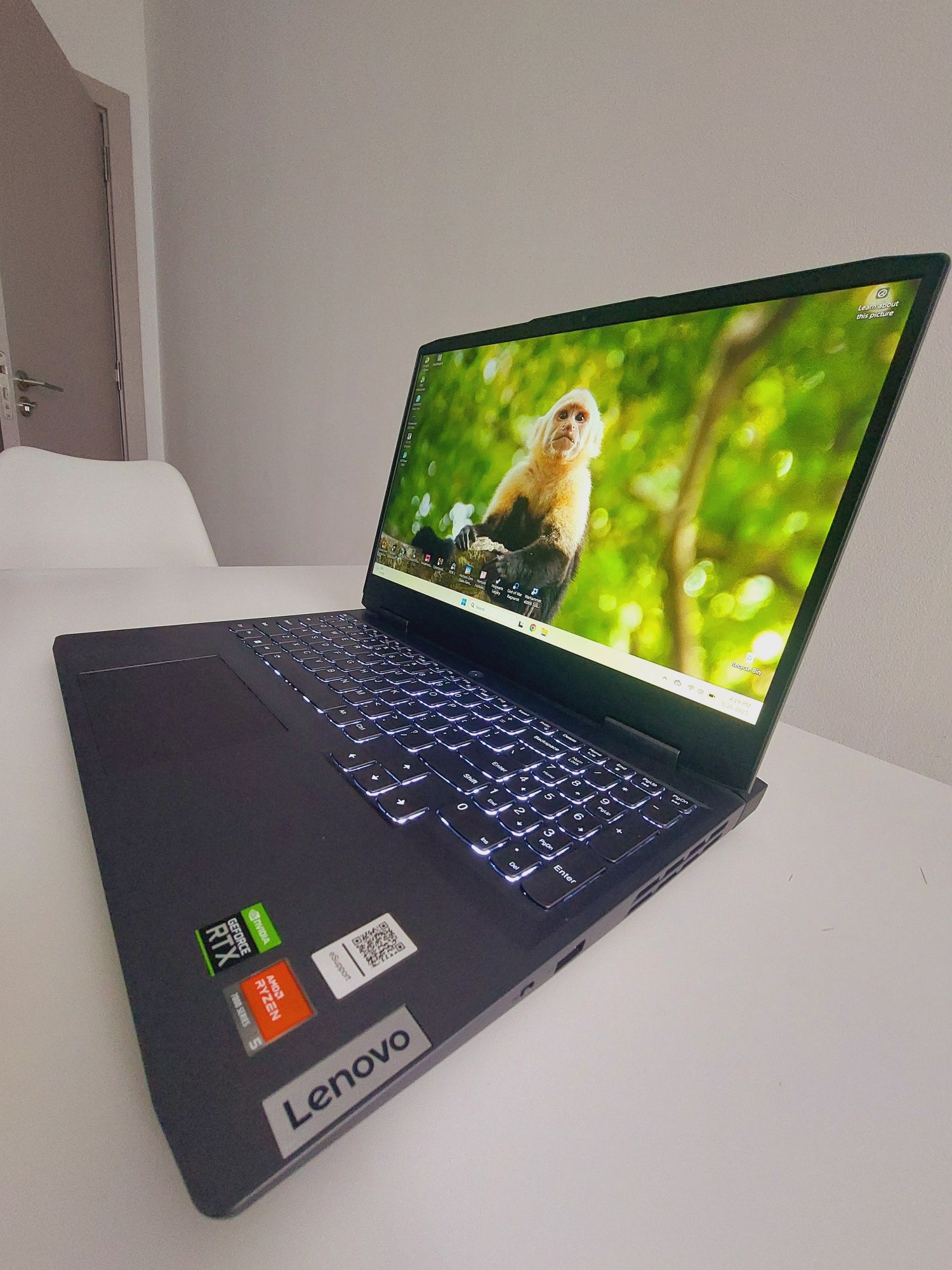 Vând laptop Ultragaming Lenovo  RTX 4060 8GB