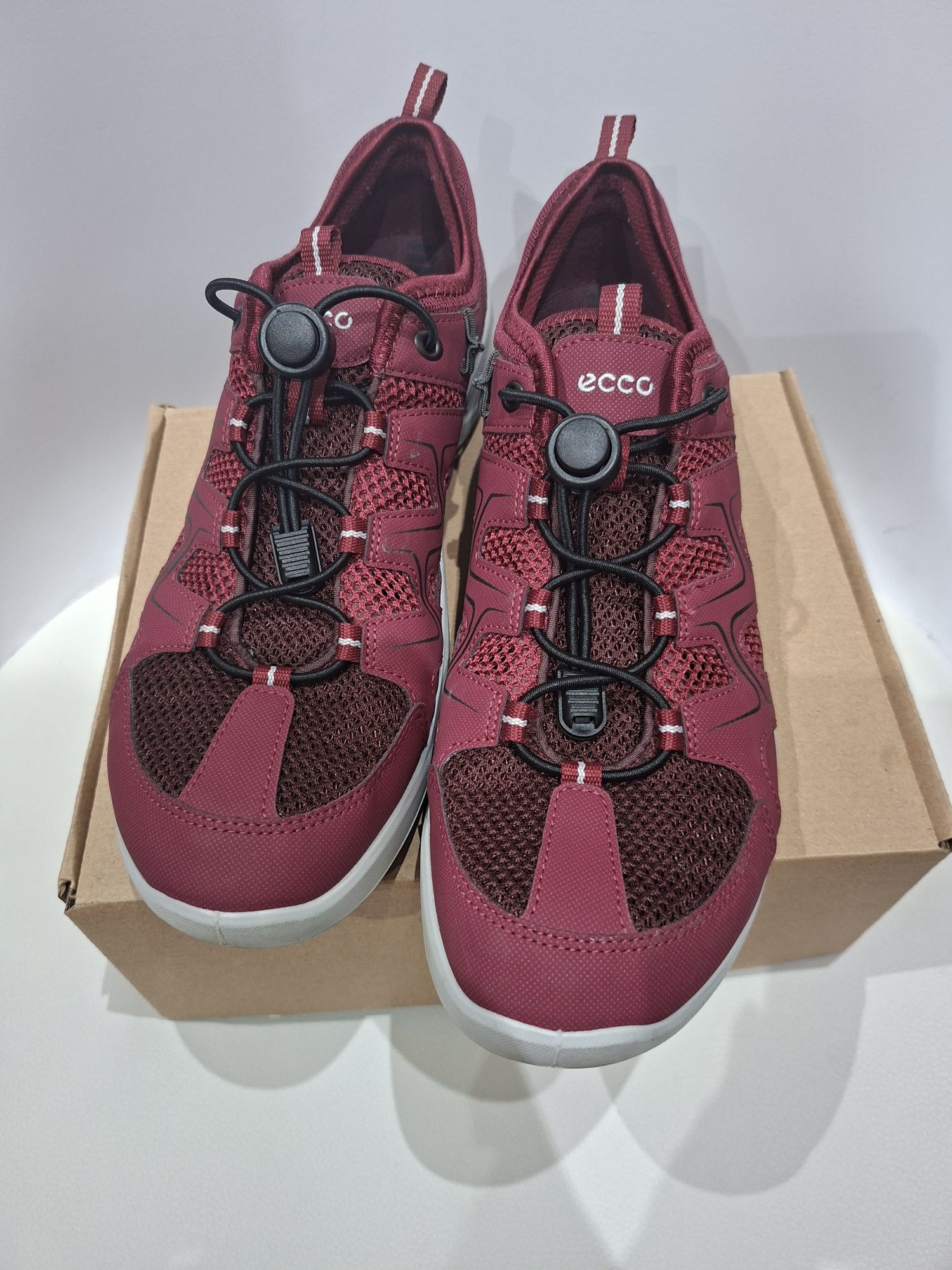 Adidasi ecco marime 40