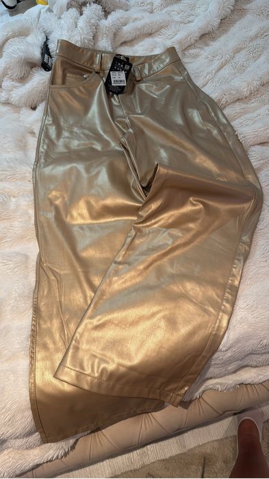Pantaloni de piele