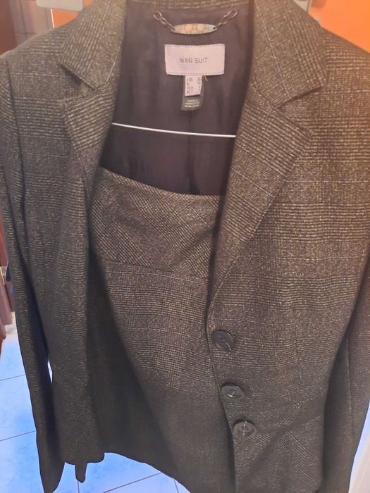 Compleu   fusta si sacou