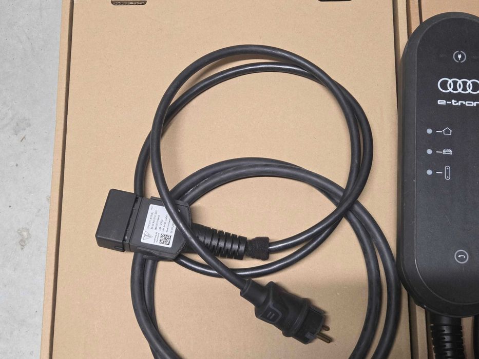 Зарядна станция монофазна Type2 до 7,2kW(32A) AUDI e-tron Uni.Charger