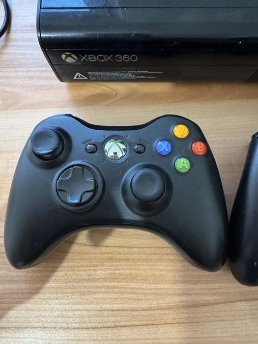 Xbox 360E cu 2 controllere, kinect si gta 5