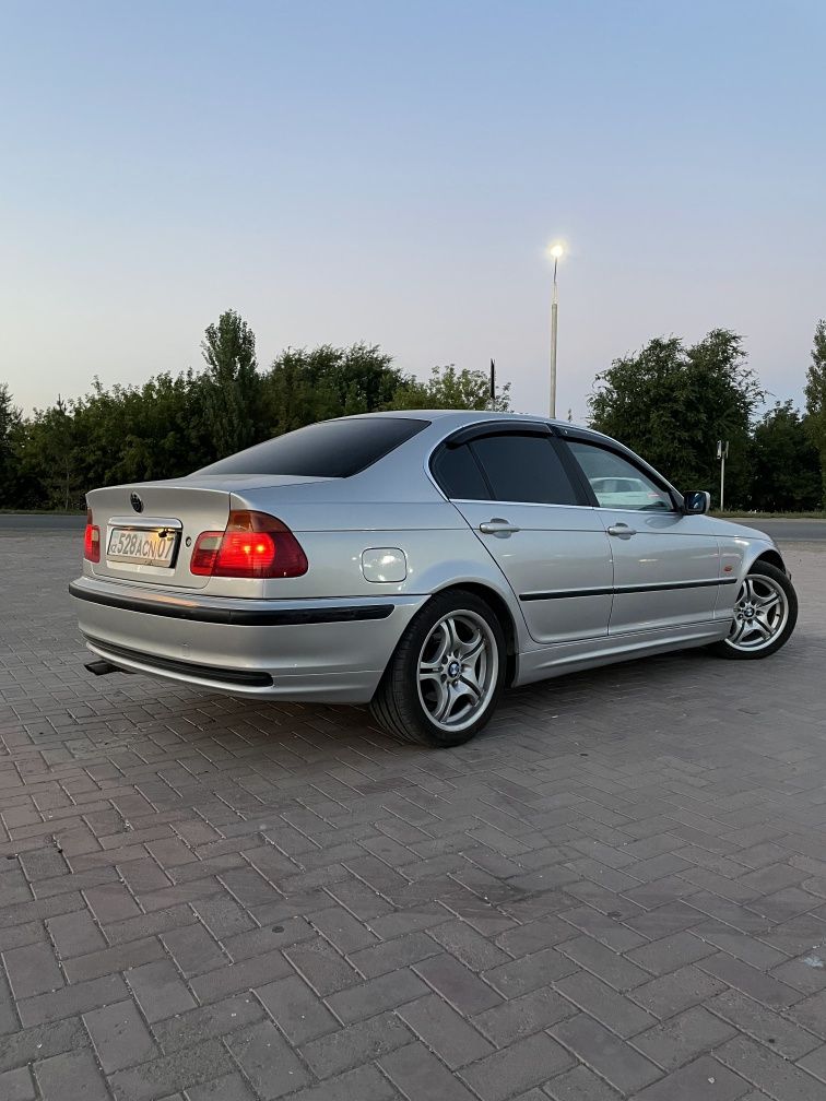 Автомобиль BMW e46