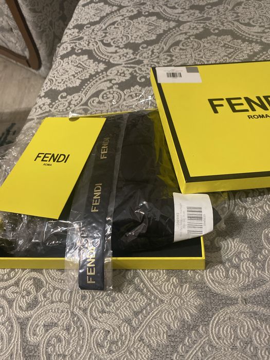 Esarfa set cadou foarte frumos de la Fendi