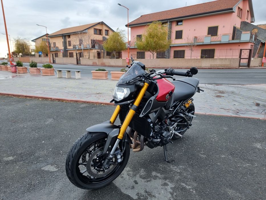 Yamaha MT09 2016 RN29A  [ Ohlins Akrapovic Woolich Race Tools ]