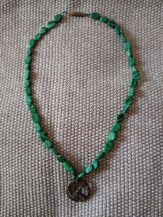 Бусы из натурального малахита с подвеской.