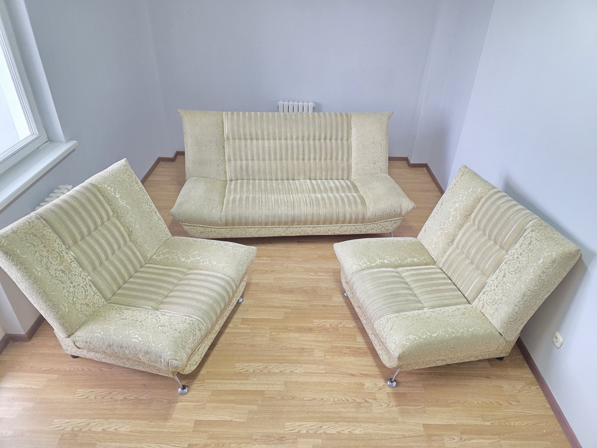 Шикарный дорогой диван и 2 кресла
