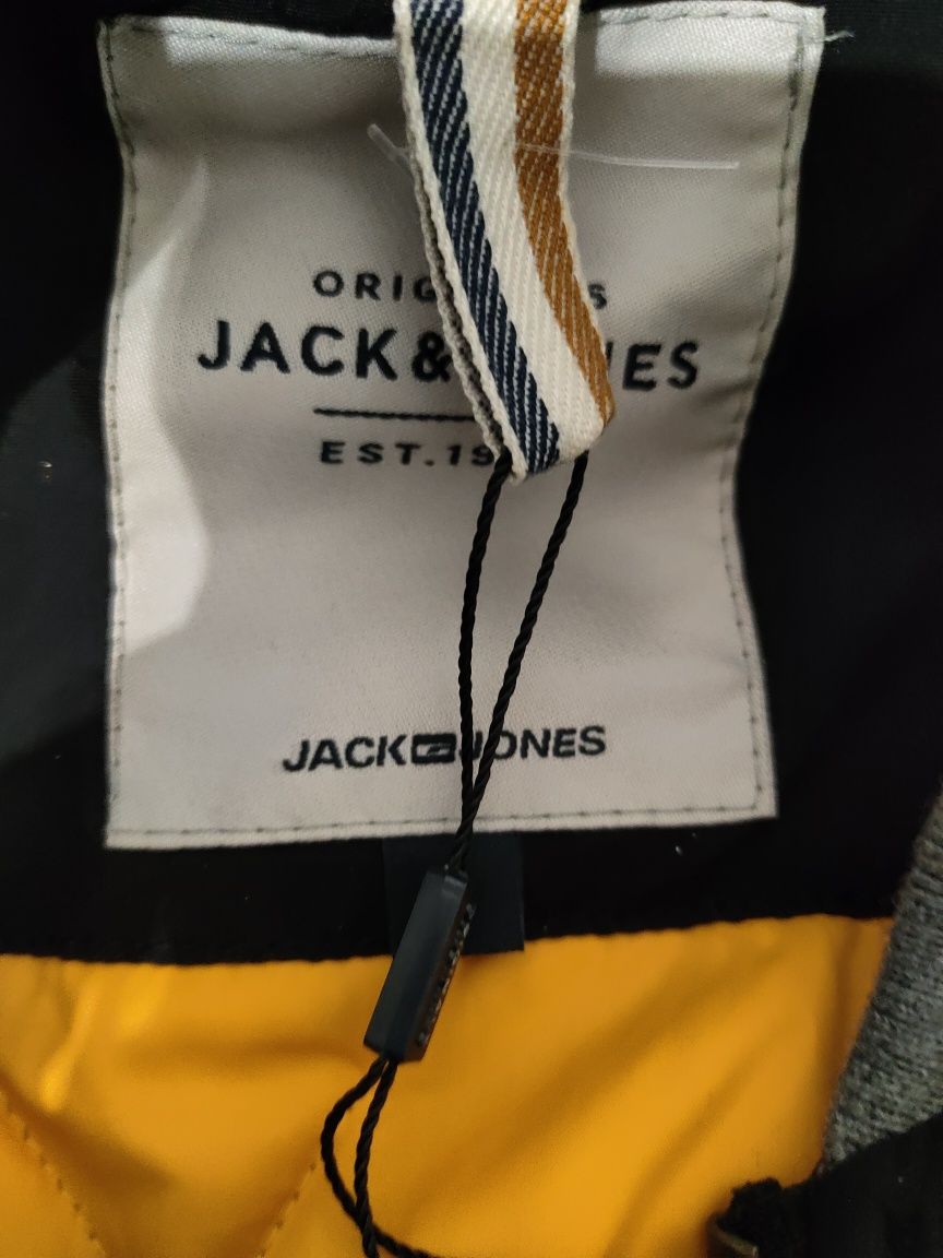 Пролетно яке марка Jack and Jones L размер