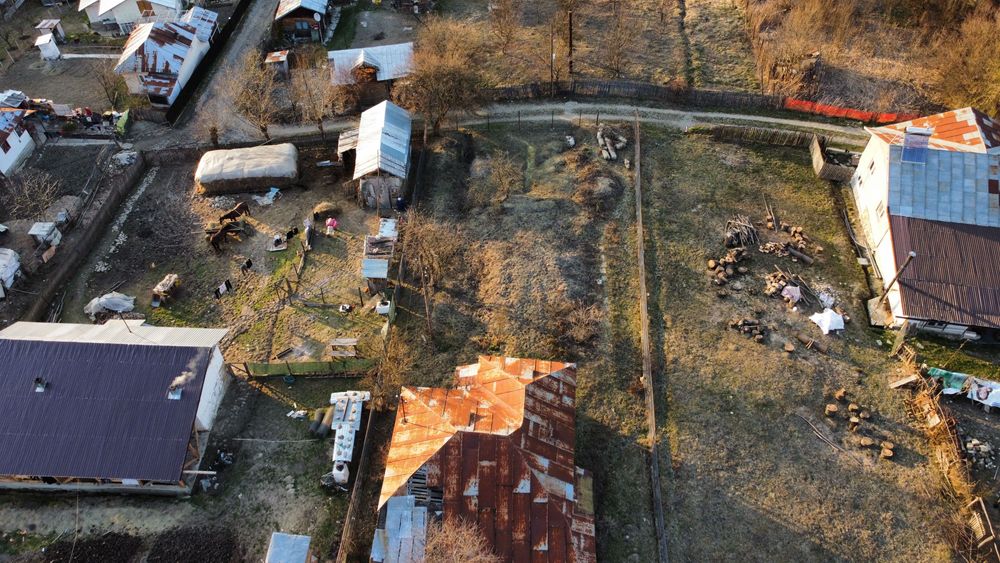 Teren intravilan 2944mp + Casa batraneasca